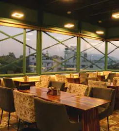 Cosmo Bar & Bistro